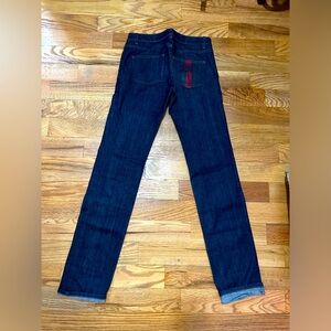 Gucci jeans. Mid-rise, Straight leg. Dark blue. Never worn. Size 42.